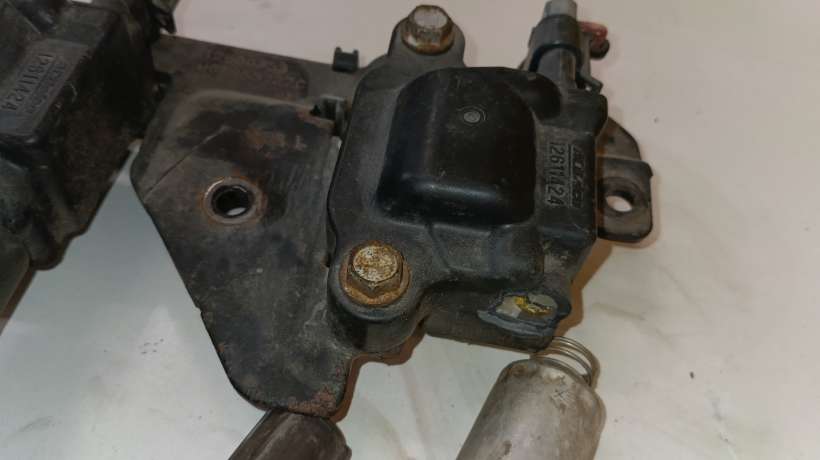 Катушки зажигания + кронштейны  Cadillac Escalade Chevrolet Suburban Tahoe GMC Yokon 6.2 6.0 12573190 12580353